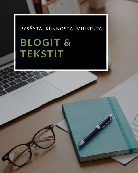 muistikirja, silmälasit ja tietokone pöydällä